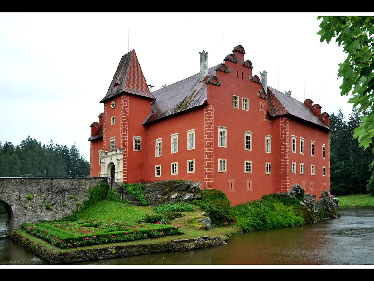 Červená Lhota Water Castle Opening Hours Info & Guide