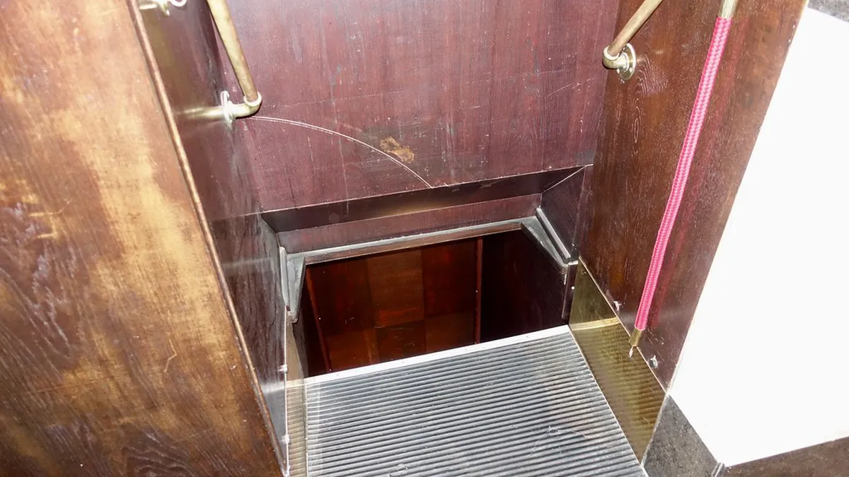 Paternoster Elevator Prague New City Hall: 12 Top Sights